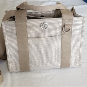 Lululemon Two-Tone Mini 4.5L